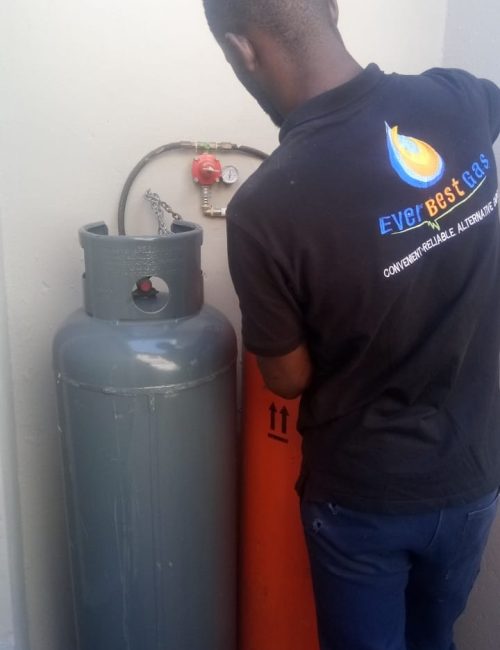 Everbest Gas busy installing gas cylinders
